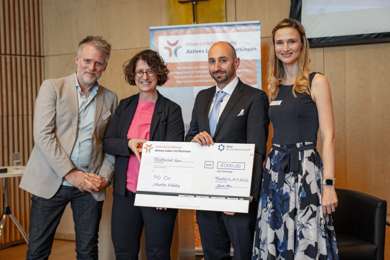 Verleihung des Stiftungspreises der Hilde-Ulrichs-Stiftung an PD Dr. Martin Klietz durch Dr. Christian Jung, Dr. Brit Mollenhauer und Janine Hein
