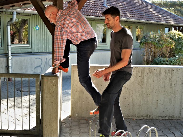 Parkinson Erkrankter beim Parkour Training